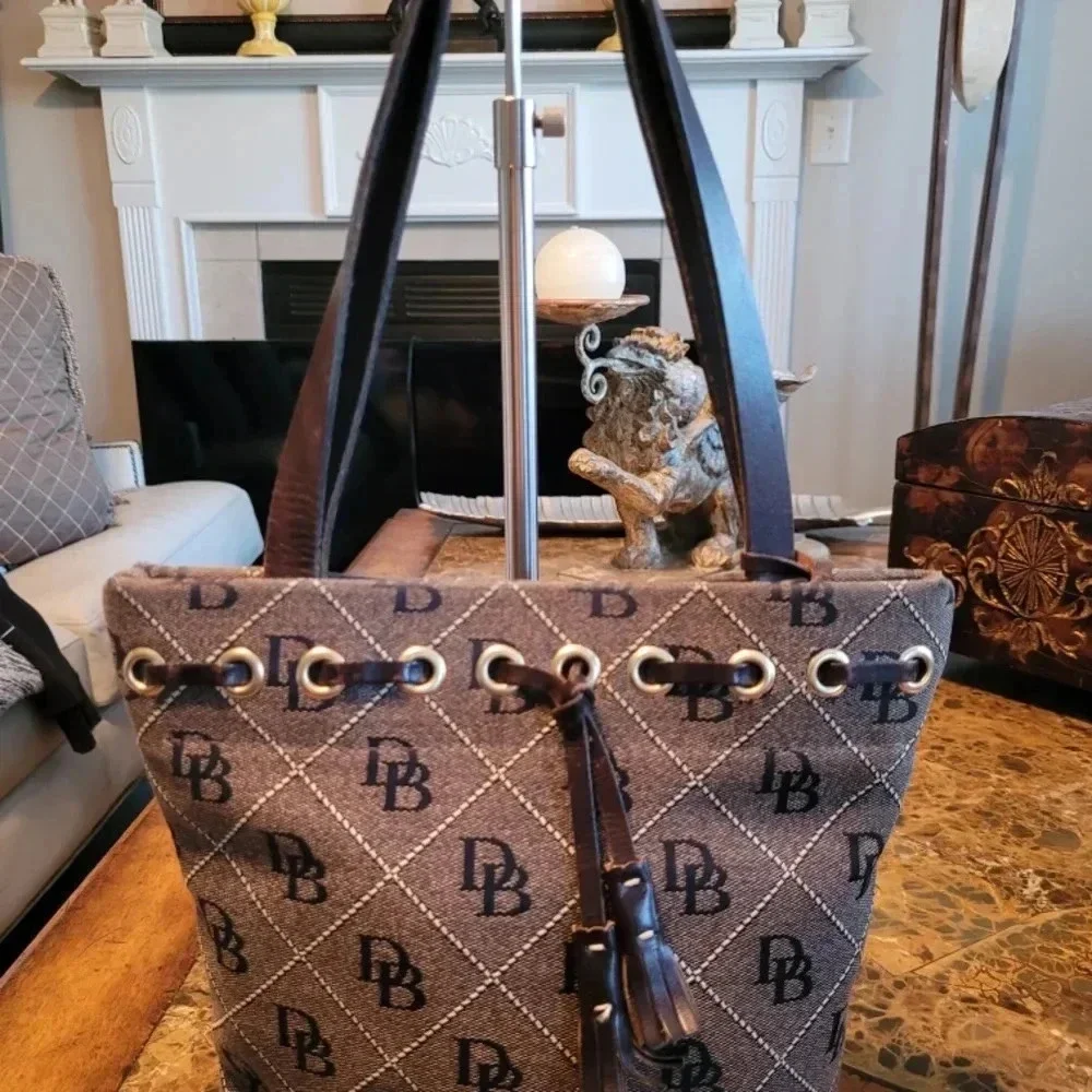 Dooney & Bourke Tote Bag - Picture 1 of 10